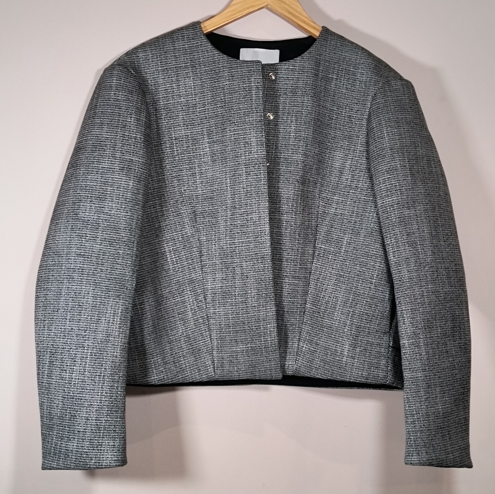Elegant Women's Gray Blazer